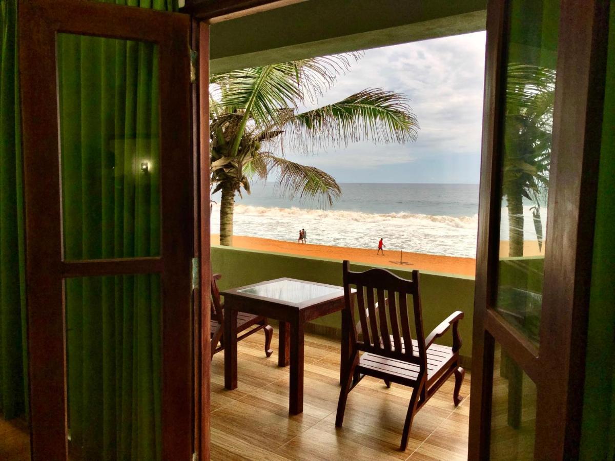Serenade Beach Hotel ヒッカドゥワ エクステリア 写真