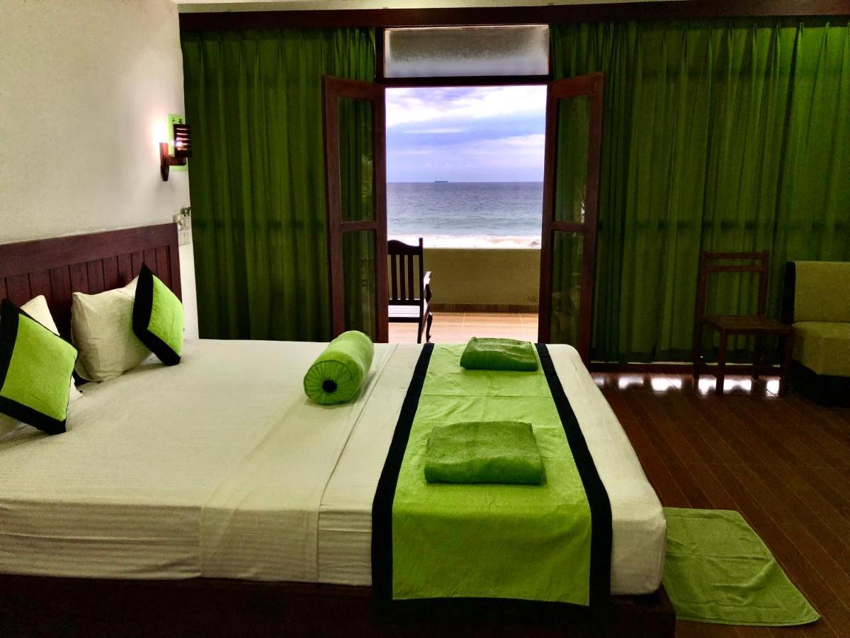 Serenade Beach Hotel ヒッカドゥワ エクステリア 写真