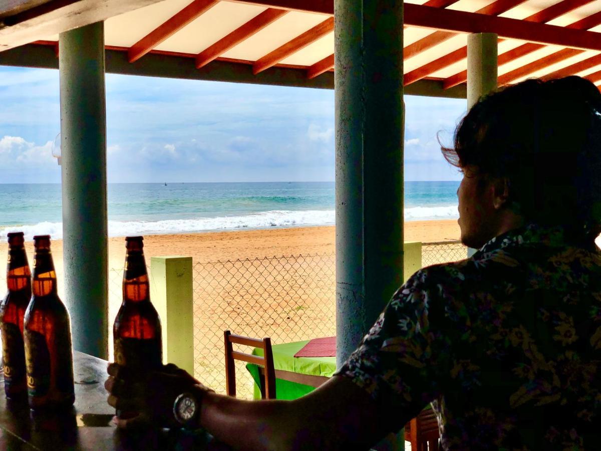 Serenade Beach Hotel ヒッカドゥワ エクステリア 写真