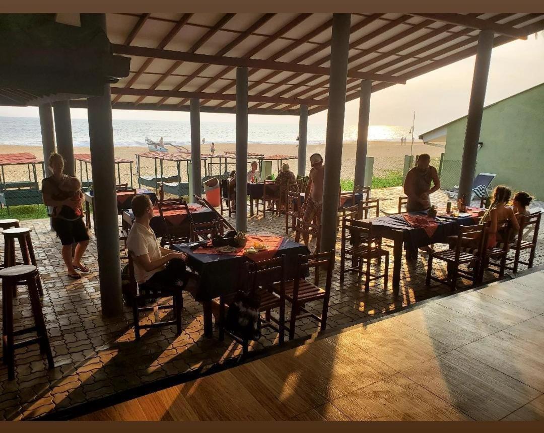 Serenade Beach Hotel ヒッカドゥワ エクステリア 写真