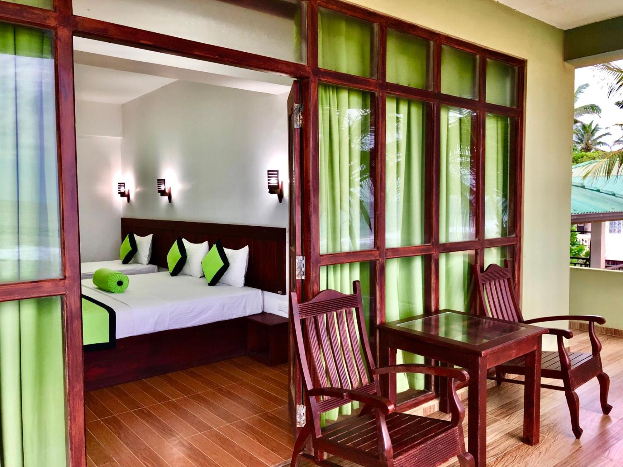 Serenade Beach Hotel ヒッカドゥワ 部屋 写真
